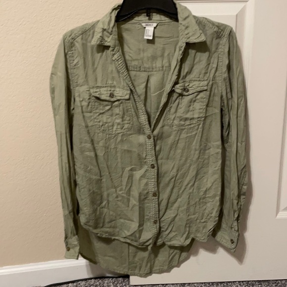 Forever 21 olive button down - Picture 1 of 3